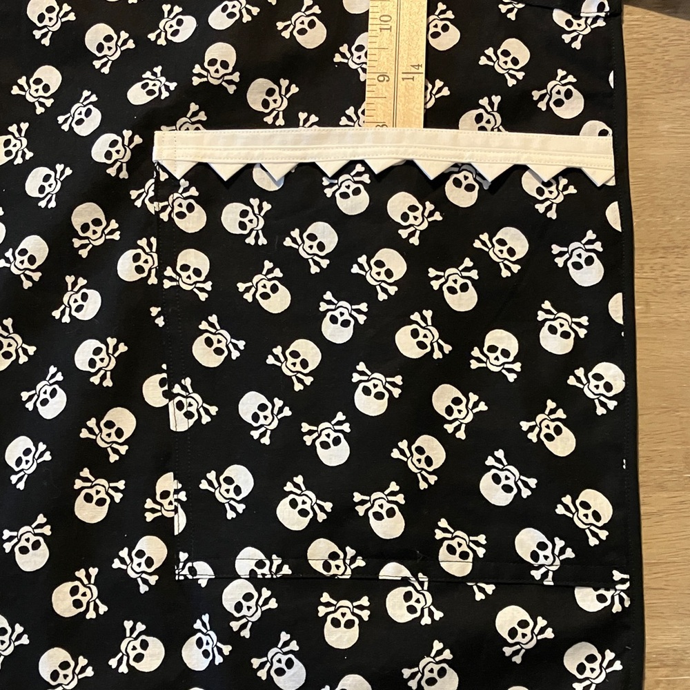 Wednesday Addams Inspired Skull Apron Size Large - Picture 3 of 5